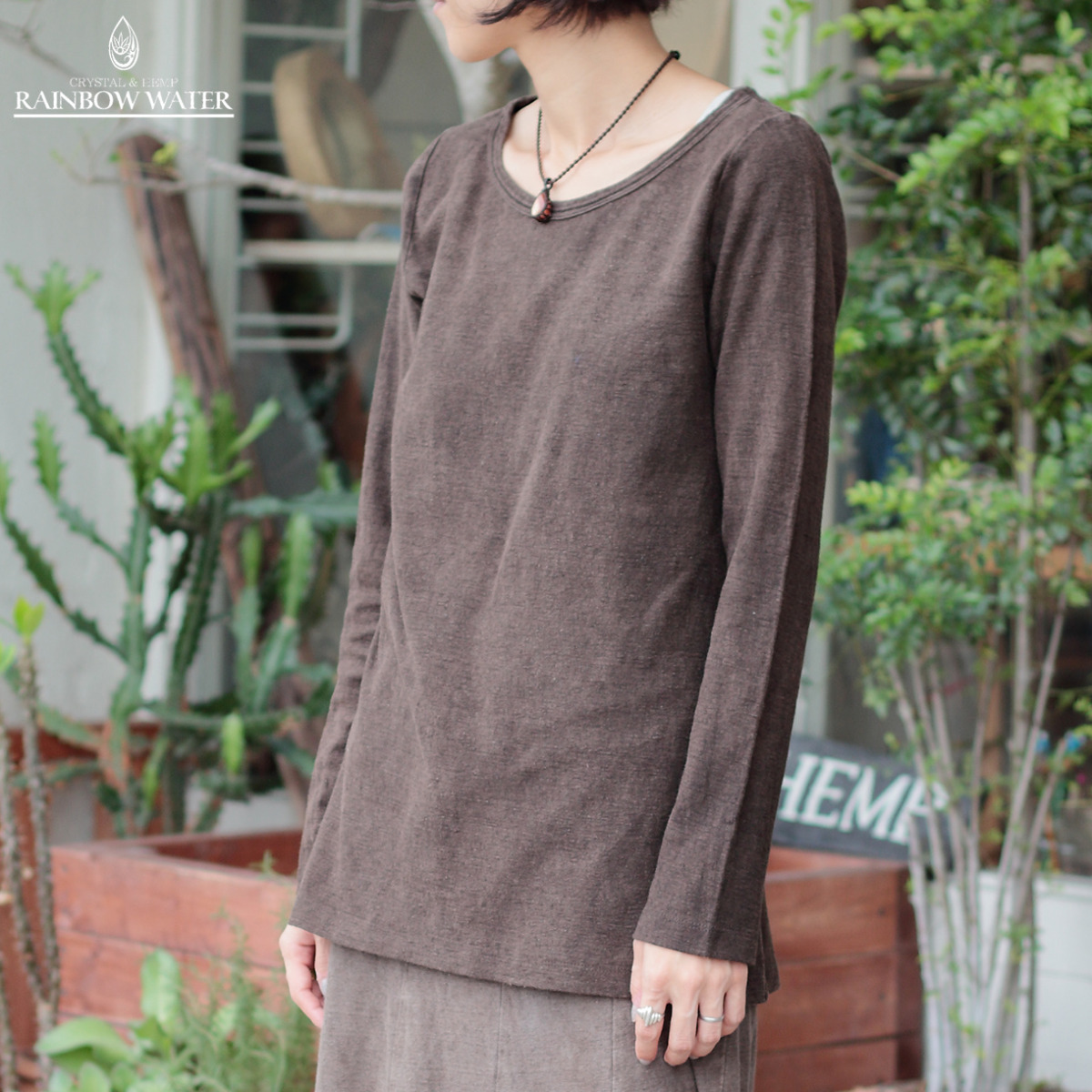 HEMP COTTON レディース ボートネック ロングスリーブTシャツ – Small Neck / 草木染めDARK BROWN